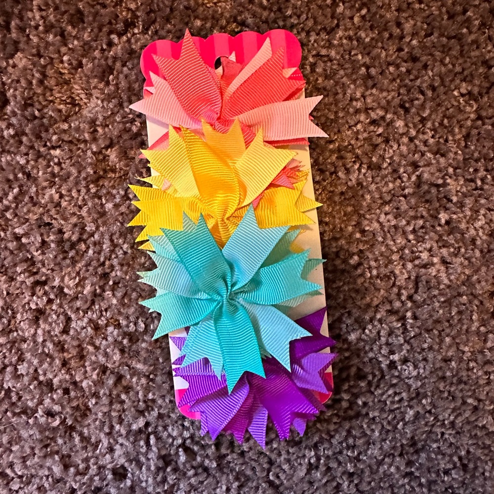 NWT - set of hair clips